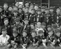 35th Kingswood Cubs Many of these boys also went to Glen-Bott. BACK ROW: 1 Mike Button, 2 dk, 3 Dave Acred (Akela), 4 Ann Savage (soon to become Ann Acred), 5 dk, 6 dk, 7 dk, 8...